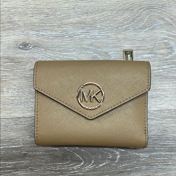 1008-18 Michael kors wallet - Picture 1 of 10